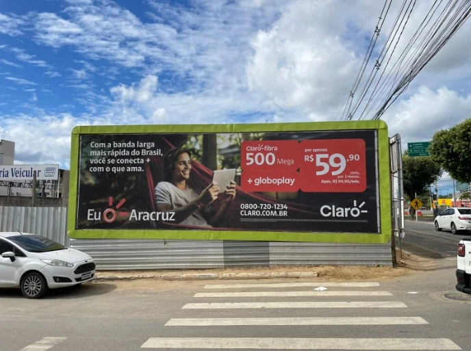 U anuncio-em-outdoor-campanha-claro-aracruz-bi26-1